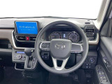 運転席まわりです。 各操作スイッチは使いやすい位置に配置されてます。