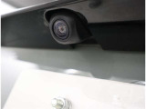 バックカメラが付いているので後方確認が非常にしやすいです。今や運転初心者も熟練者も必須装備!ついていて損はないですね♪