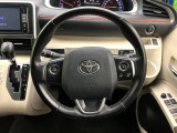 【純正革巻きステアリング】上質な革を使用することで、手にしっかり馴染みとても運転しやすいハンドルです♪