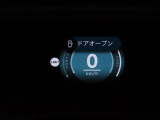 ヘッドアップディスプレイは視認性が非常に良く、運転時の視線を逸らさず様々な情報の確認が行えます。