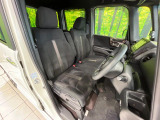 運転席シート廻りは使用感も少なく、良好な状態となっています。丁寧に使われていたことがよくわかりますね。