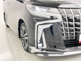 フォグランプ装着車です。暗い夜道の車両前方を明るく照らします