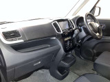 前方の見通しが良いすっきりした視界、誰でも扱いやすく運転できます。疲れにくく安心ドライブを更に快適なものにします!