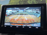 【バックカメラ】駐車時に後方がリアルタイム映像で確認できます。大型商業施設や立体駐車場での駐車時や、夜間のバック時に大活躍!運転スキルに関わらず、今や必須となった装備のひとつです!