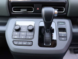 オートエアコン・シートヒーター(運転席・助手席)・電動パーキングブレーキ
