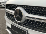 人間工学をもとに設計されたメルセデス・ベンツのシートは、柔らか過ぎず長距離のドライブでも疲れにくい構造になっております。車の運転で腰に負担を感じられる方は是非一度お試しください。