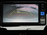 バックカメラが付いているので後方確認が非常にしやすいです。今や運転初心者も熟練者も必須装備!ついていて損はないですね♪