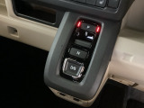 ワンアクションでスムーズな運転を支援する、エレクトリックギアセレクターに、パーキングブレーキは、電子制御パーキングブレーキです。
