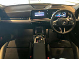 ☆センターパネルを運転席側に僅かに傾けたBMW独特のインパネ☆【駆け抜ける歓び】はここからもスタートしております☆