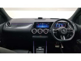 運転操作をサポートし、疲れにくく上質な環境を提供するために、様々な装備を採用。