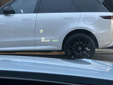 【ヘッドアップディスプレイ】運転に必要な情報をフロントガラスに表示する事によりドライバーは視線を移動させることなく、重要な情報を確認できます。