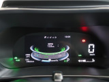 とっても見やすいメーターです。夜間時はラグジュアリーな気分にさせてくれる照明が魅力ですので、夜のドライブも楽しみになりますよ♪