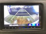 後方確認が便利なバックカメラ搭載、駐車時も安心です!!