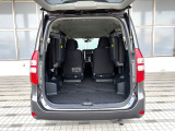 積み下ろしのしやすいデッキにはたっぷりと荷物を積み込んでいただけます。遊びから仕事まで、様々なシーンで頼れます♪
