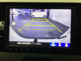 【リアカメラ】後方の距離感や障害物を、モニター越しにそっと教えてくれる機能です。見えにくい場所を確認できる安心感が、落ち着いたハンドル操作を支えます。