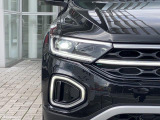 LEDマトリックスヘッドライト「IQ.LIGHT」。対向車や先行車を検知し、LEDを個別制御。まぶしさを抑えながら、夜間の視界をしっかり確保します。