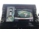 全周囲の画像が表示されます。 運転席から見づらい個所なども、上空から見たような映像で確認できます。  映像の切替もでき、後方確認だけでなく大変便利な機能です。
