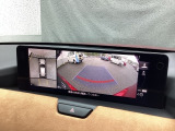 狭い場所での駐車やすれ違いなどでより的確な運転操作に役立つ360&deg;ビューモニターが装備されています。