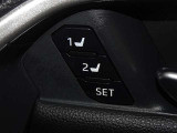 運転席のパワーシートは2名様分までメモリー機能付きです。