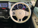 【純正革巻きステアリング】上質な革を使用することで、手にしっかり馴染みとても運転しやすいハンドルです♪