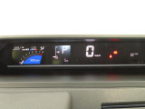 デジタルメーターのレイアウトを最適化しました。運転時のストレスを軽減し安全・安心な運転へ貢献します。