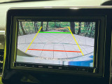 【バックカメラ】駐車時に後方がリアルタイム映像で確認できます。大型商業施設や立体駐車場での駐車時や、夜間のバック時に大活躍!運転スキルに関わらず、今や必須となった装備のひとつです!