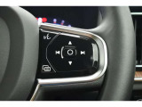 右側のステアリングスイッチは、オーディオコントロール、音声入力時のスイッチが備わります。