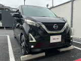 LEDヘッドライトはハロゲンランプの約2倍の光量で明るく遠くを照らし、夜間走行時の視認性を高めます。さらに長寿命や省電力、スタイリッシュな印象も際立たせます。