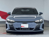 Audiの象徴であるシングルフレームグリルをよりワイドで低くシャープなデザインとすることでワイド&ローのフォルムを協調しています。