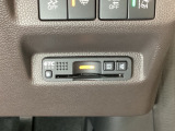 ハンドルの右下にETCがついています。高速道路の料金所の通過も楽々です!。 カードの取り出しもしやすい場所についています。