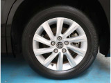 【タイヤ】タイヤの残量は4mmです。ご納車前に点検・空気圧調整もさせて頂きますので、ご安心下さい。