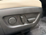 細やかな位置調整が可能な運転席電動シート。腰を支えるランバーサポートや、2名分のポジションを記憶できるシートメモリー機能も装備。マツダがこだわる「人馬一体」の快適なドライブをサポートします。