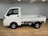 届出済未使用車のハイゼットトラックスタンダードが入荷しました♪お仕事に便利なベーシックなタイプです!AM/FMラジオ装備☆ご来店にて現車確認いただけるお客様のみの販売とさせていただいております。