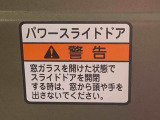 見た目が大事!な外装はぴかっとキレイに磨いており、経年のくすみもよみがえっております。ヘッドライトやドア周辺を磨く際にはマスキングテープを使用して保護しながら丁寧に作業をしております。