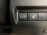 トランク開閉時にボタン一つで操作できるパワーバックドアを搭載。荷物の乗せ降ろしがラクラク☆