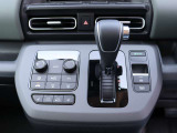 オートエアコン・シートヒーター(運転席・助手席)・電動パーキングブレーキ
