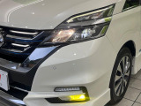 【LEDヘッドライト】悪天候や夜間走行時も良好な視界を確保し安心して運転できる高輝度LEDヘッドライトを装備!点灯速度が早く、消費電力も抑えられています。
