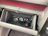 USB接続ケーブルがコンソールボックス内にあります。