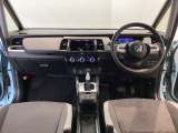 【前方視界】開放的な前方視界!運転がしやすく疲れにくいです♪窓が大きく、見通しがとっても良いおクルマですよ♪