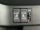 【両側パワースライドドア】両側がパワースライドドアになっており、運転席のスイッチやスマートキーでも開閉が可能です!開口部も広いので乗り降りも楽々♪