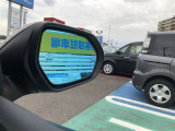 レインクリアリングミラーがついてます。雨の日の視界を確保してくれます。