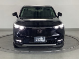 最新のLEDヘッドライトで、より明るく遠くまで照らします!フロントバンパーにはLEDフォグライトが装着されています。