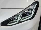 BMWの伝統の丸目4灯ヘッドライトでございます。LEDライトで視認性もよく明るく安全性の向上につながります。