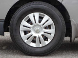 【タイヤ】【純正15インチホイール】《195/80R15 107/105LLT》ホイールキャップ付き