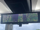 【インテリジェントルームミラー】後席の大きな荷物や同乗者で後方が確認しづらい時でも安心!カメラが撮影した車両後方の映像をルームミラー内に表示。クリアな視界で状況の確認が可能です!