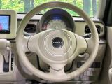 インテリアに合わせたデザインのステアリングは、運転される方のことも考え、運転しやすい形状、大きさです。是非一度、実際に触ってお確かめください。