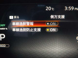 【車線逸脱防止支援システム+車線逸脱警報】 警告音とともにブレーキを制御することで車両をもとの車線内に戻すような力を短時間発生させ、クルマを車線内に戻すようドライバーのステアリング操作をアシストします