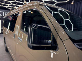 大型ドアミラーを採用し、運転席からの後方確認をしっかりとサポート