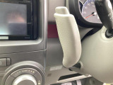 コラムシフトで、前席の足元は広々しています。