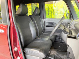 運転席シート廻りは使用感も少なく、良好な状態となっています。前オーナー様が丁寧に使っていたことがよくわかりますね。